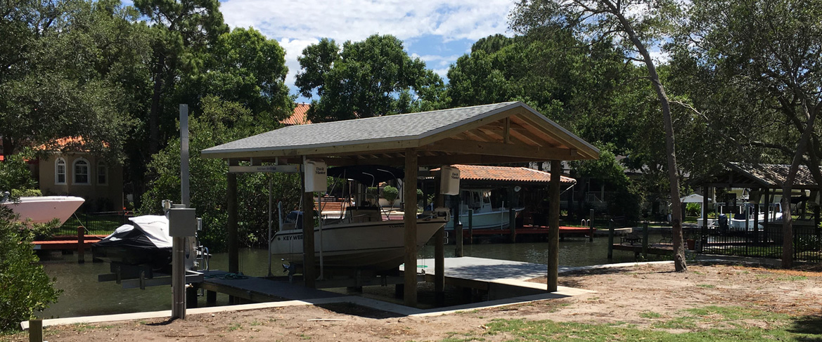 Boathouse with lift - Trident H2O